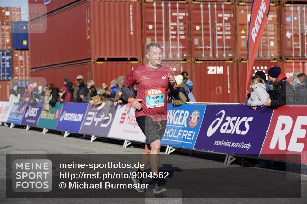 03.10.2025 - Köhlbrandbrückenlauf Michael Burmester http://msf.ph/oto/9004562 03.10.2025 10:07:15 Ziel 1148, 1208, 1486, 1519, 3300, 3603 meine-sportfotos.de