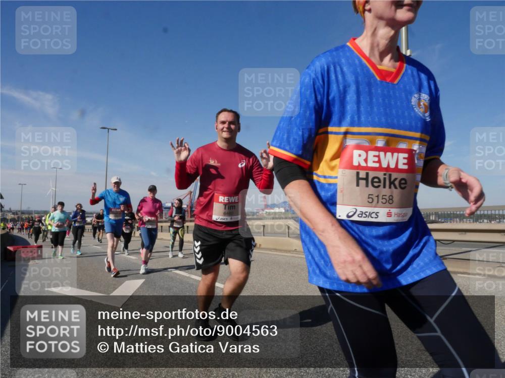 03.10.2025 - Köhlbrandbrückenlauf Matties Gatica Varas http://msf.ph/oto/9004563 03.10.2025 12:58:22 Position 2 111, 6460, 5158 meine-sportfotos.de
