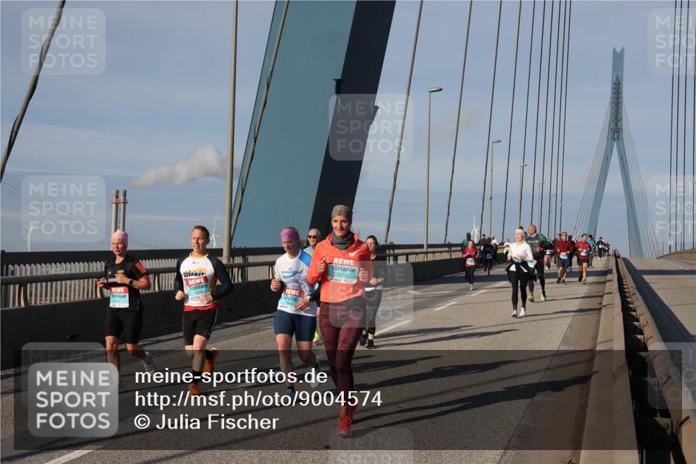 03.10.2025 - Köhlbrandbrückenlauf Julia Fischer http://msf.ph/oto/9004574 03.10.2025 09:49:14 Position 2 1314, 1640, 2790 meine-sportfotos.de