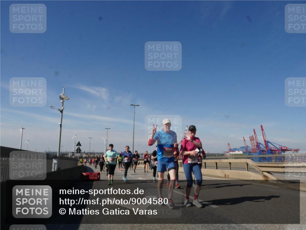 03.10.2025 - Köhlbrandbrückenlauf Matties Gatica Varas http://msf.ph/oto/9004580 03.10.2025 12:58:23 Position 2  meine-sportfotos.de