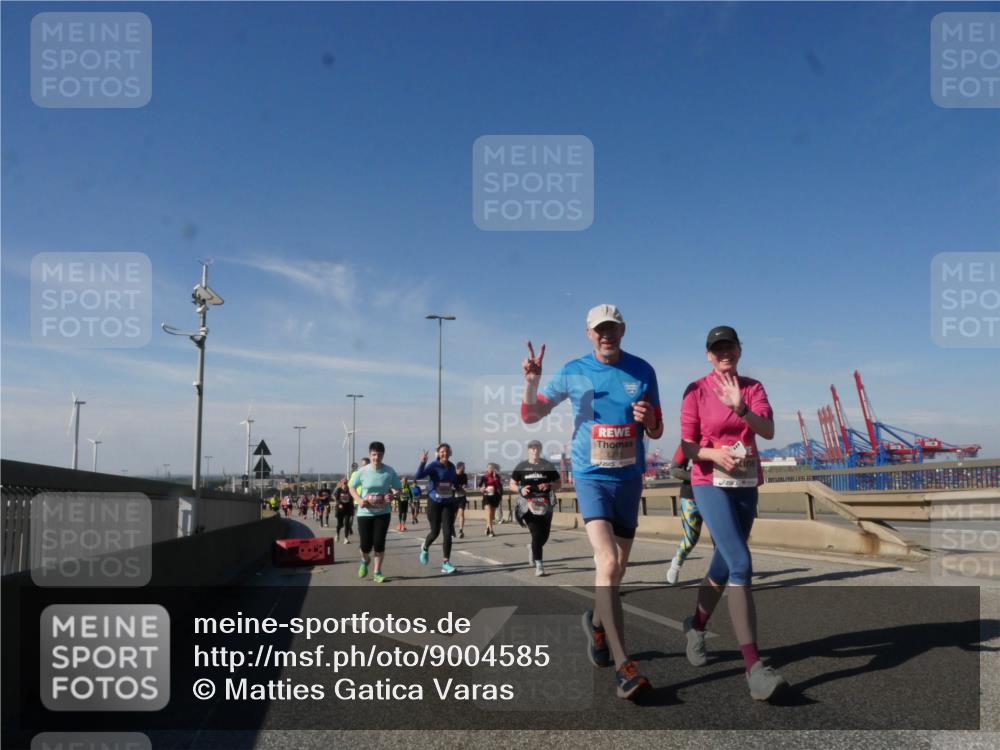 03.10.2025 - Köhlbrandbrückenlauf Matties Gatica Varas http://msf.ph/oto/9004585 03.10.2025 12:58:23 Position 2 6215 meine-sportfotos.de