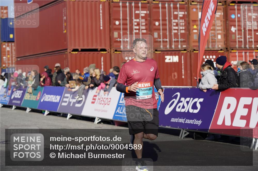 03.10.2025 - Köhlbrandbrückenlauf Michael Burmester http://msf.ph/oto/9004589 03.10.2025 10:07:15 Ziel 1148, 1208, 1486, 1519, 3300, 3603 meine-sportfotos.de