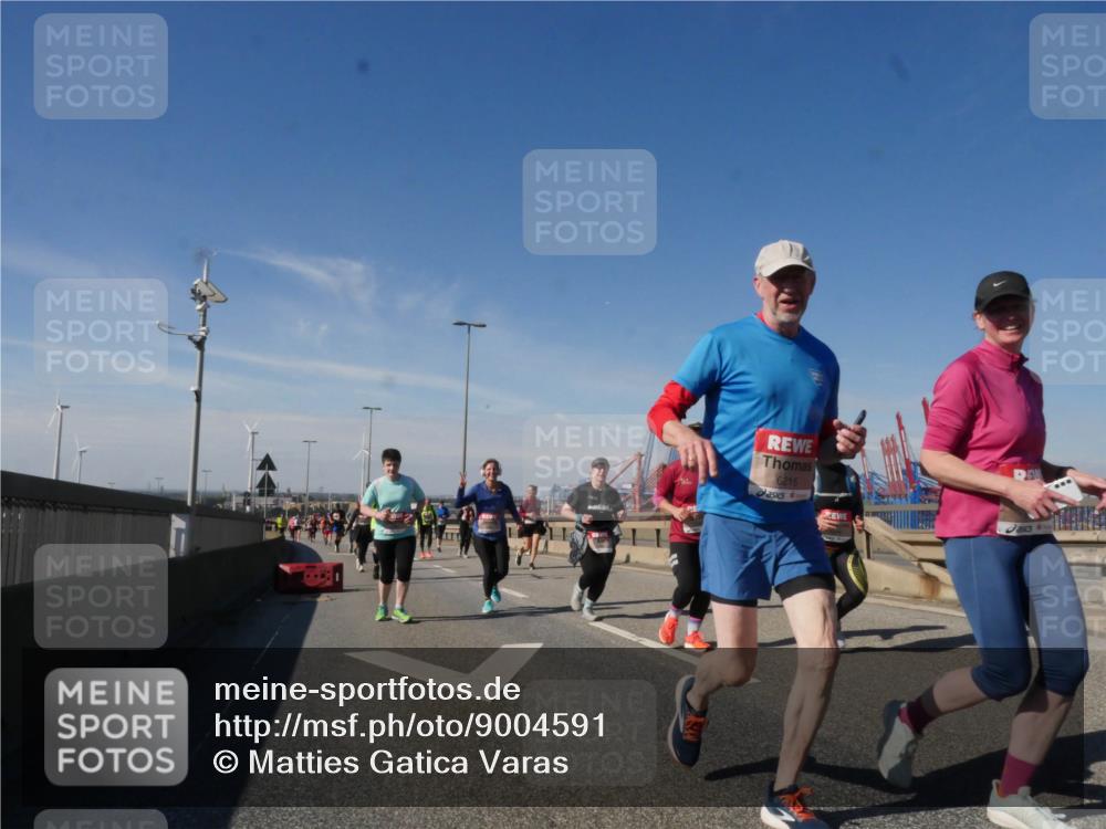 03.10.2025 - Köhlbrandbrückenlauf Matties Gatica Varas http://msf.ph/oto/9004591 03.10.2025 12:58:24 Position 2 6215 meine-sportfotos.de