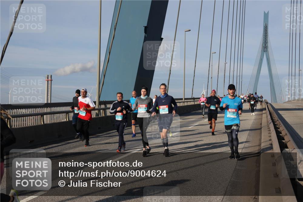 03.10.2025 - Köhlbrandbrückenlauf Julia Fischer http://msf.ph/oto/9004624 03.10.2025 09:49:28 Position 2  meine-sportfotos.de