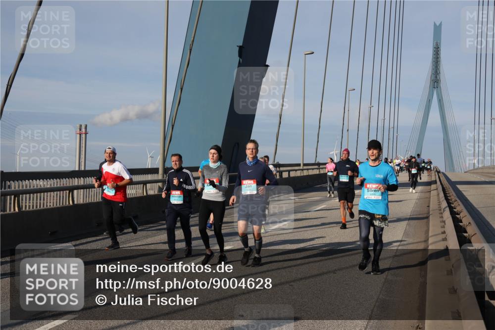 03.10.2025 - Köhlbrandbrückenlauf Julia Fischer http://msf.ph/oto/9004628 03.10.2025 09:49:28 Position 2  meine-sportfotos.de