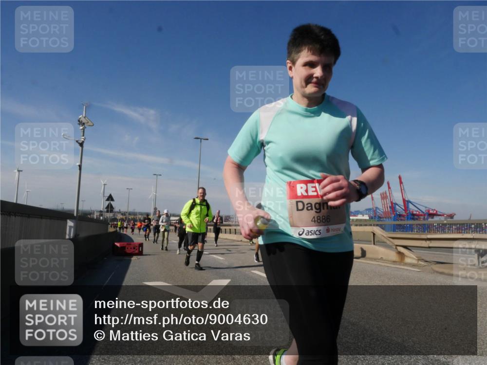 03.10.2025 - Köhlbrandbrückenlauf Matties Gatica Varas http://msf.ph/oto/9004630 03.10.2025 12:58:27 Position 2 4886 meine-sportfotos.de