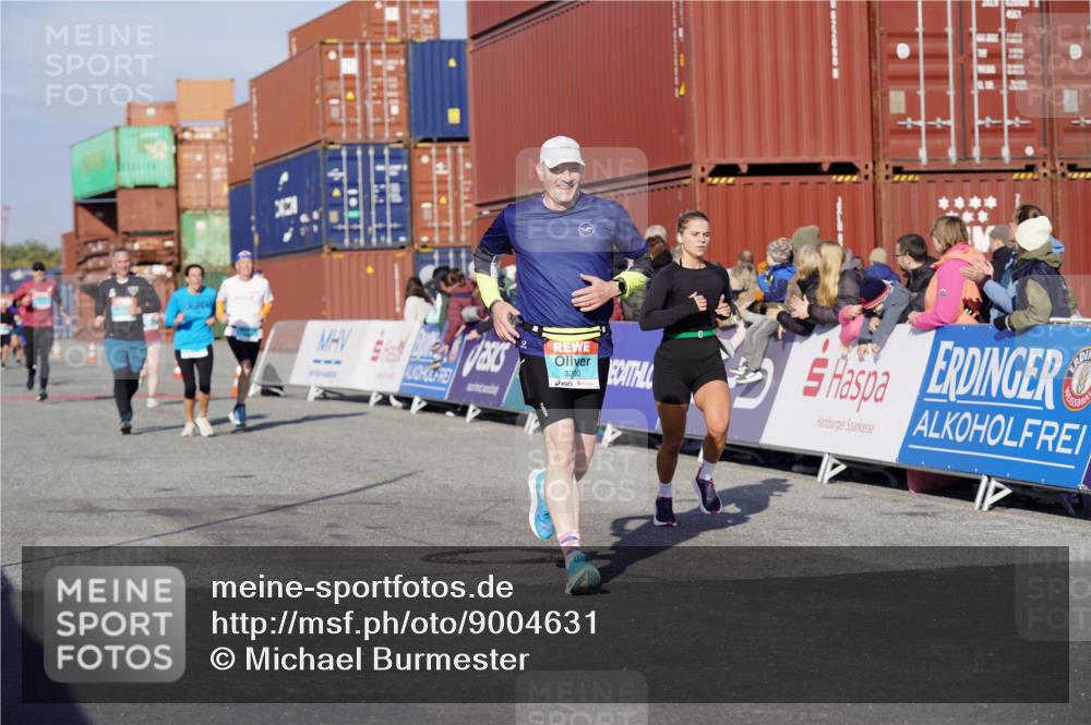 03.10.2025 - Köhlbrandbrückenlauf Michael Burmester http://msf.ph/oto/9004631 03.10.2025 10:07:19 Ziel 1148, 1410, 2696, 2761, 3300, 3425, 3426, 3603 meine-sportfotos.de