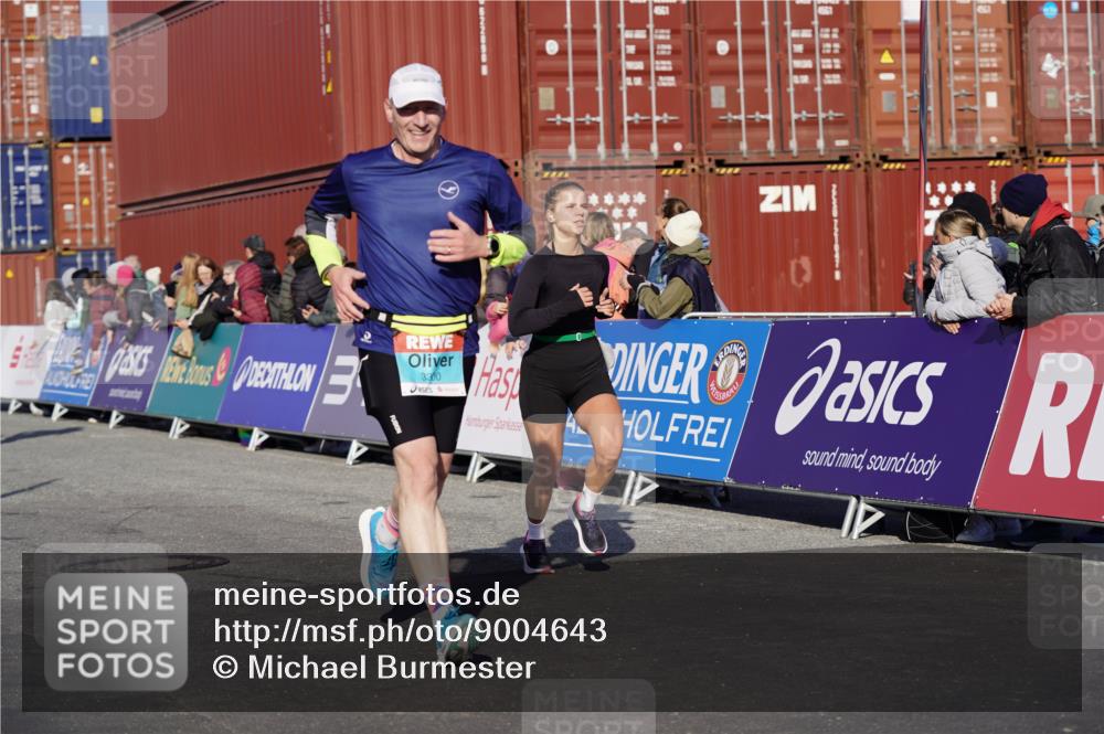 03.10.2025 - Köhlbrandbrückenlauf Michael Burmester http://msf.ph/oto/9004643 03.10.2025 10:07:20 Ziel 1148, 1410, 2696, 2761, 3300, 3425, 3426, 3603 meine-sportfotos.de
