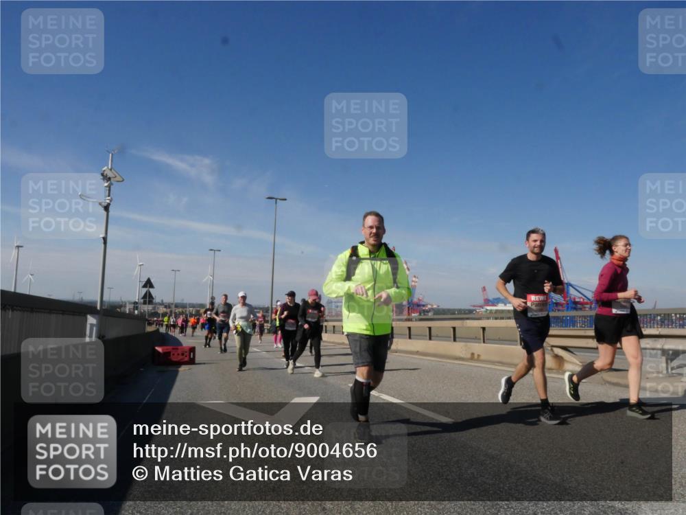 03.10.2025 - Köhlbrandbrückenlauf Matties Gatica Varas http://msf.ph/oto/9004656 03.10.2025 12:58:29 Position 2  meine-sportfotos.de