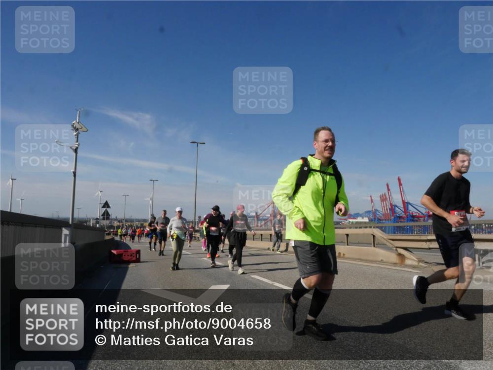 03.10.2025 - Köhlbrandbrückenlauf Matties Gatica Varas http://msf.ph/oto/9004658 03.10.2025 12:58:29 Position 2  meine-sportfotos.de