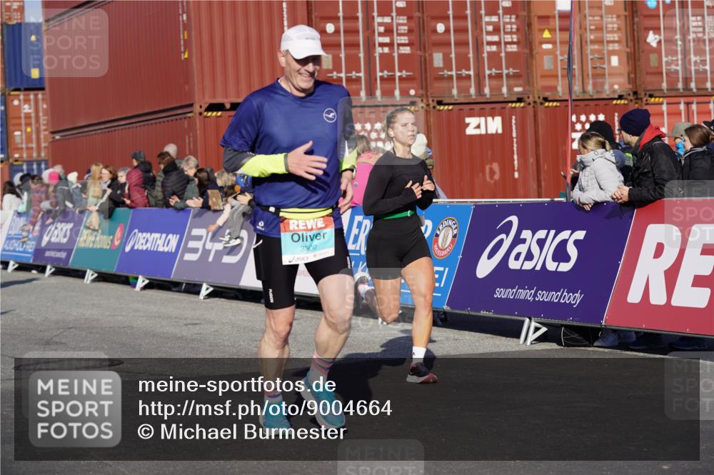 03.10.2025 - Köhlbrandbrückenlauf Michael Burmester http://msf.ph/oto/9004664 03.10.2025 10:07:20 Ziel 1148, 1410, 2696, 2761, 3300, 3425, 3426, 3603 meine-sportfotos.de