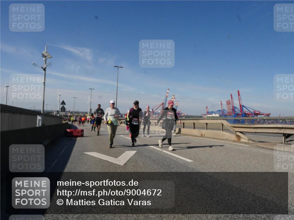 03.10.2025 - Köhlbrandbrückenlauf Matties Gatica Varas http://msf.ph/oto/9004672 03.10.2025 12:58:30 Position 2  meine-sportfotos.de