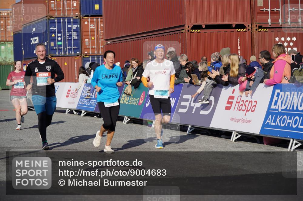03.10.2025 - Köhlbrandbrückenlauf Michael Burmester http://msf.ph/oto/9004683 03.10.2025 10:07:22 Ziel 1148, 1410, 2696, 2761, 3300, 3425, 3426 meine-sportfotos.de