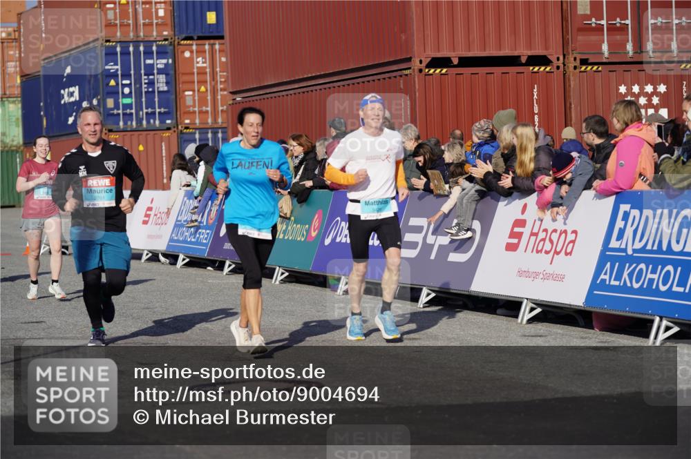 03.10.2025 - Köhlbrandbrückenlauf Michael Burmester http://msf.ph/oto/9004694 03.10.2025 10:07:22 Ziel 1148, 1410, 2696, 2761, 3300, 3425, 3426 meine-sportfotos.de