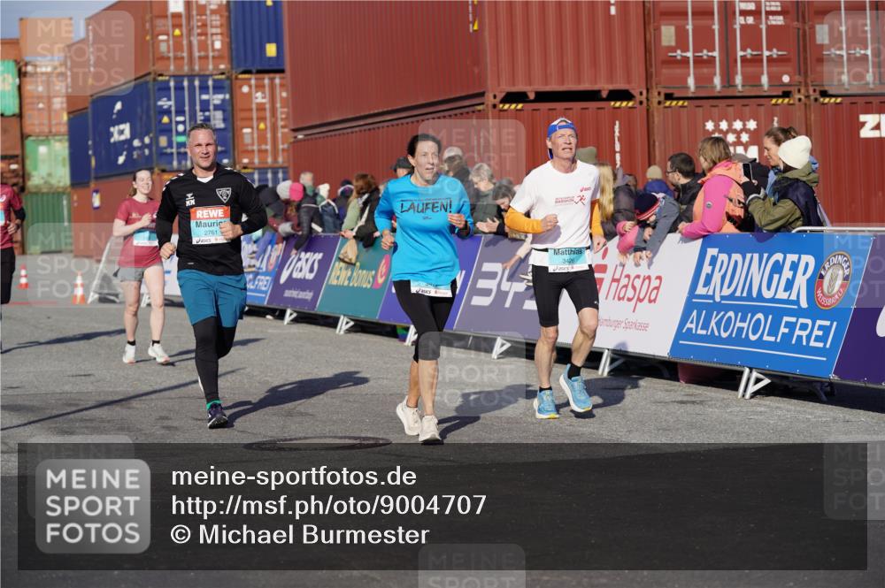 03.10.2025 - Köhlbrandbrückenlauf Michael Burmester http://msf.ph/oto/9004707 03.10.2025 10:07:22 Ziel 1148, 1410, 2696, 2761, 3300, 3425, 3426 meine-sportfotos.de
