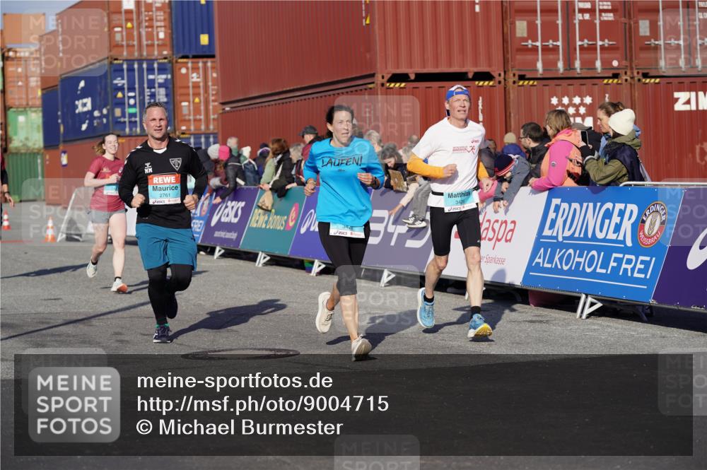 03.10.2025 - Köhlbrandbrückenlauf Michael Burmester http://msf.ph/oto/9004715 03.10.2025 10:07:22 Ziel 1148, 1410, 2696, 2761, 3300, 3425, 3426 meine-sportfotos.de