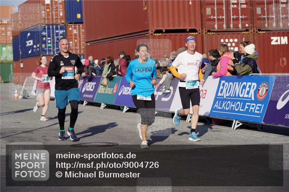 03.10.2025 - Köhlbrandbrückenlauf Michael Burmester http://msf.ph/oto/9004726 03.10.2025 10:07:23 Ziel 1148, 1410, 1774, 2696, 2761, 3300, 3425, 3426 meine-sportfotos.de