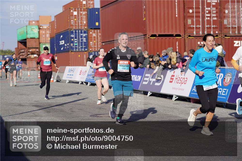 03.10.2025 - Köhlbrandbrückenlauf Michael Burmester http://msf.ph/oto/9004750 03.10.2025 10:07:24 Ziel 1148, 1410, 1774, 2696, 2761, 3300, 3425, 3426, 3497 meine-sportfotos.de