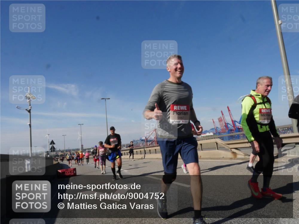 03.10.2025 - Köhlbrandbrückenlauf Matties Gatica Varas http://msf.ph/oto/9004752 03.10.2025 12:58:36 Position 2 5442 meine-sportfotos.de