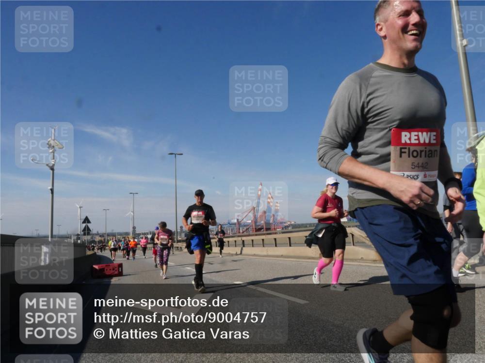 03.10.2025 - Köhlbrandbrückenlauf Matties Gatica Varas http://msf.ph/oto/9004757 03.10.2025 12:58:36 Position 2 5442 meine-sportfotos.de