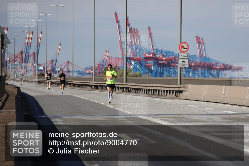 03.10.2025 - Köhlbrandbrückenlauf Julia Fischer http://msf.ph/oto/9004770 03.10.2025 12:35:44 Position 3 12, 5 meine-sportfotos.de