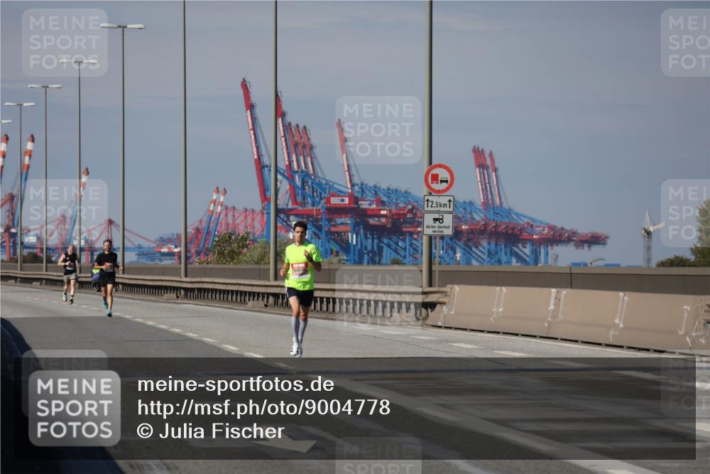 03.10.2025 - Köhlbrandbrückenlauf Julia Fischer http://msf.ph/oto/9004778 03.10.2025 12:35:46 Position 3 12, 5, 58 meine-sportfotos.de