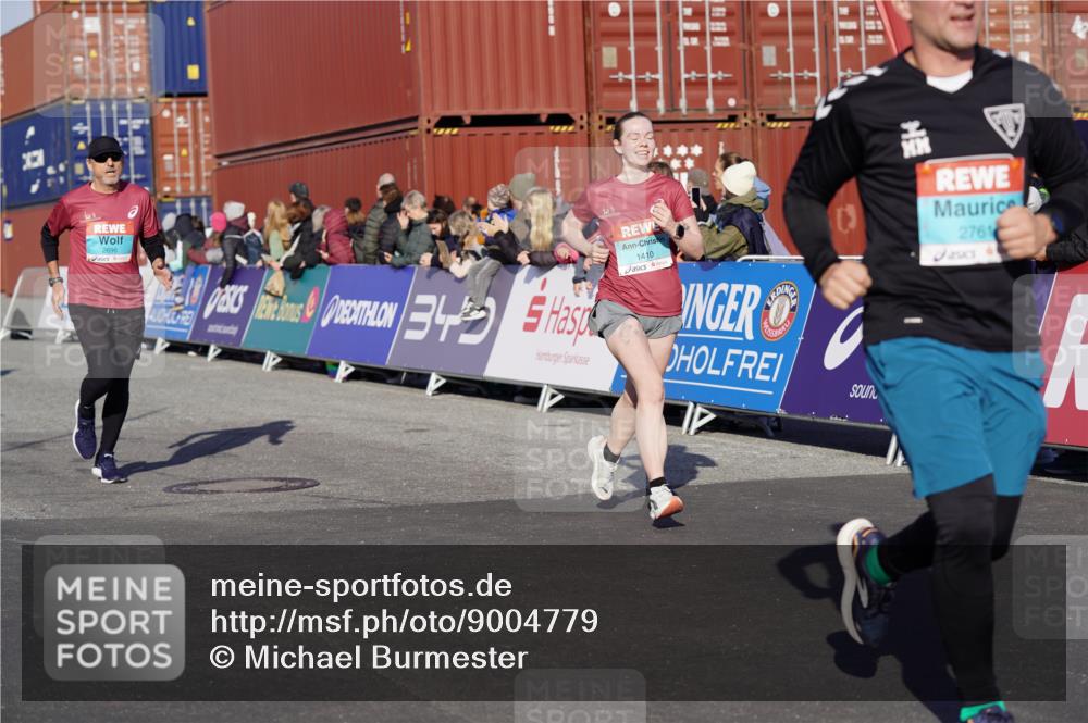 03.10.2025 - Köhlbrandbrückenlauf Michael Burmester http://msf.ph/oto/9004779 03.10.2025 10:07:25 Ziel 1148, 1410, 1774, 2696, 2761, 3300, 3425, 3426, 3497 meine-sportfotos.de