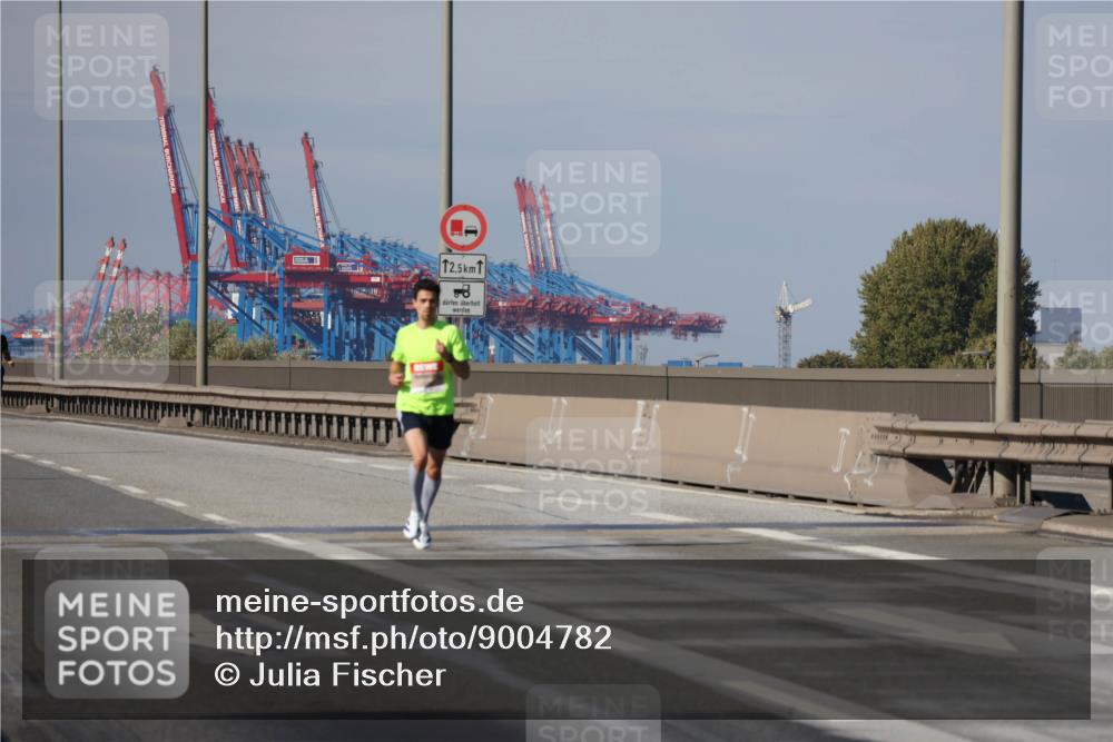 03.10.2025 - Köhlbrandbrückenlauf Julia Fischer http://msf.ph/oto/9004782 03.10.2025 12:35:49 Position 3  meine-sportfotos.de