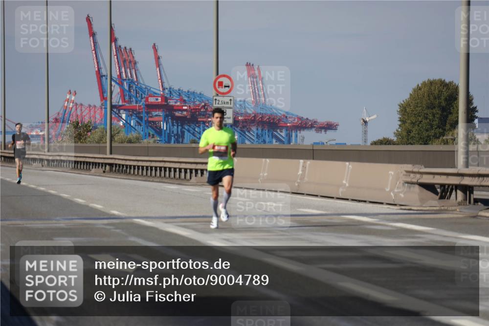 03.10.2025 - Köhlbrandbrückenlauf Julia Fischer http://msf.ph/oto/9004789 03.10.2025 12:35:49 Position 3 12, 5 meine-sportfotos.de