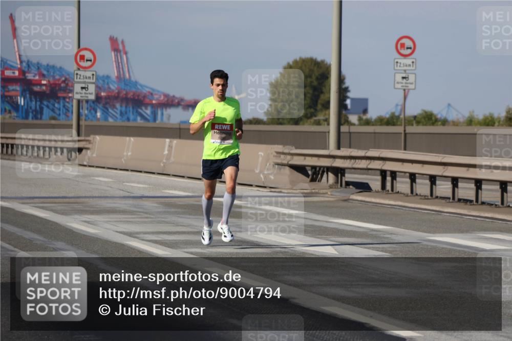 03.10.2025 - Köhlbrandbrückenlauf Julia Fischer http://msf.ph/oto/9004794 03.10.2025 12:35:52 Position 3 12, 5, 6280, 12, 5 meine-sportfotos.de