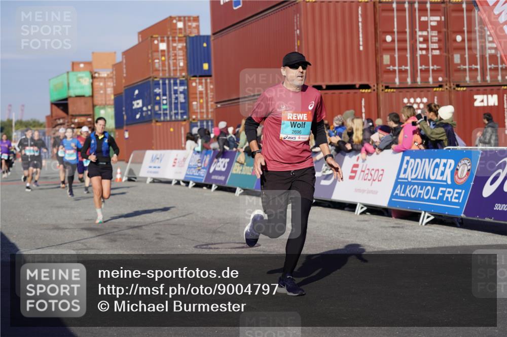 03.10.2025 - Köhlbrandbrückenlauf Michael Burmester http://msf.ph/oto/9004797 03.10.2025 10:07:27 Ziel 1014, 1148, 1410, 1532, 1764, 1774, 1886, 2696, 2761, 2807, 3425, 3426, 3497 meine-sportfotos.de