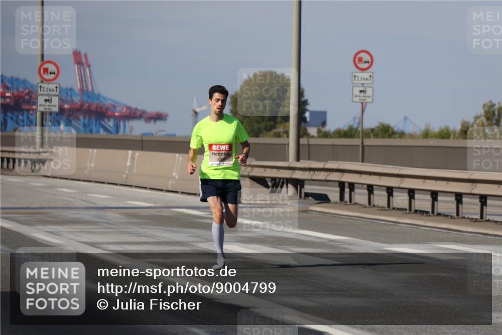 03.10.2025 - Köhlbrandbrückenlauf Julia Fischer http://msf.ph/oto/9004799 03.10.2025 12:35:53 Position 3 12, 5, 6280, 12, 5 meine-sportfotos.de