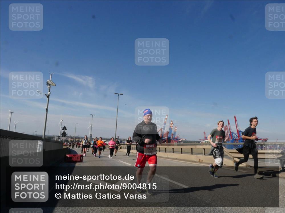 03.10.2025 - Köhlbrandbrückenlauf Matties Gatica Varas http://msf.ph/oto/9004815 03.10.2025 12:58:41 Position 2 111, 6146, 9 meine-sportfotos.de