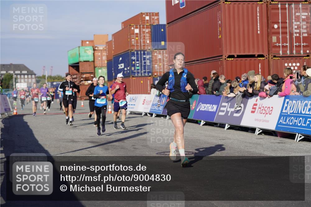 03.10.2025 - Köhlbrandbrückenlauf Michael Burmester http://msf.ph/oto/9004830 03.10.2025 10:07:29 Ziel 1014, 1363, 1410, 1532, 1764, 1774, 1886, 2696, 2761, 2807, 3425, 3426, 3497 meine-sportfotos.de