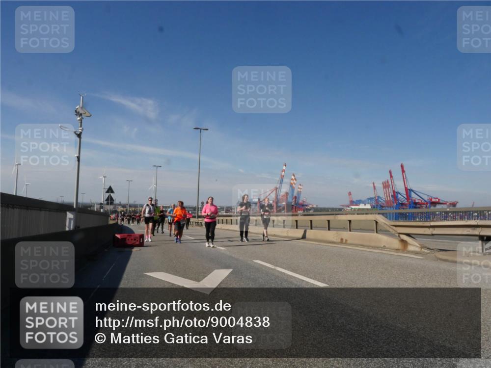 03.10.2025 - Köhlbrandbrückenlauf Matties Gatica Varas http://msf.ph/oto/9004838 03.10.2025 12:58:43 Position 2  meine-sportfotos.de