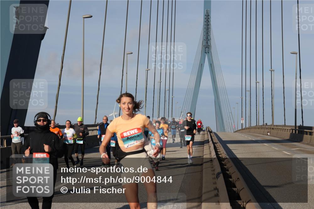 03.10.2025 - Köhlbrandbrückenlauf Julia Fischer http://msf.ph/oto/9004844 03.10.2025 09:50:19 Position 2 2093, 1437 meine-sportfotos.de