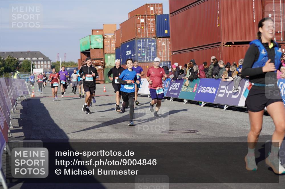 03.10.2025 - Köhlbrandbrückenlauf Michael Burmester http://msf.ph/oto/9004846 03.10.2025 10:07:30 Ziel 1014, 1363, 1410, 1532, 1764, 1774, 1886, 2696, 2807, 2990, 3250, 3497 meine-sportfotos.de