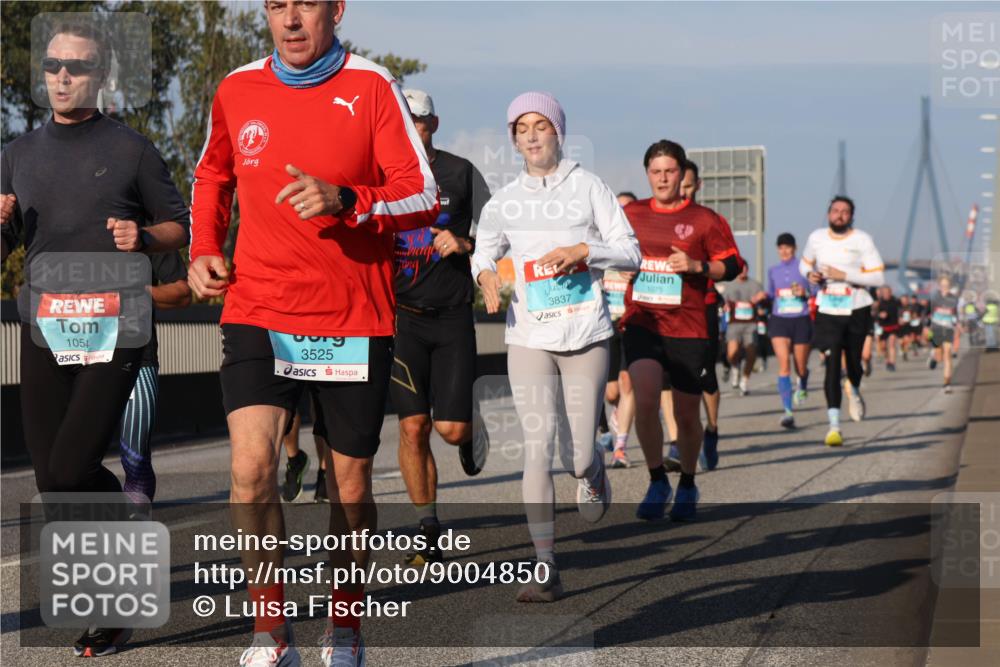03.10.2025 - Köhlbrandbrückenlauf Luisa Fischer http://msf.ph/oto/9004850 03.10.2025 10:46:31 Position 3 1054, 3525, 3837, 1075 meine-sportfotos.de