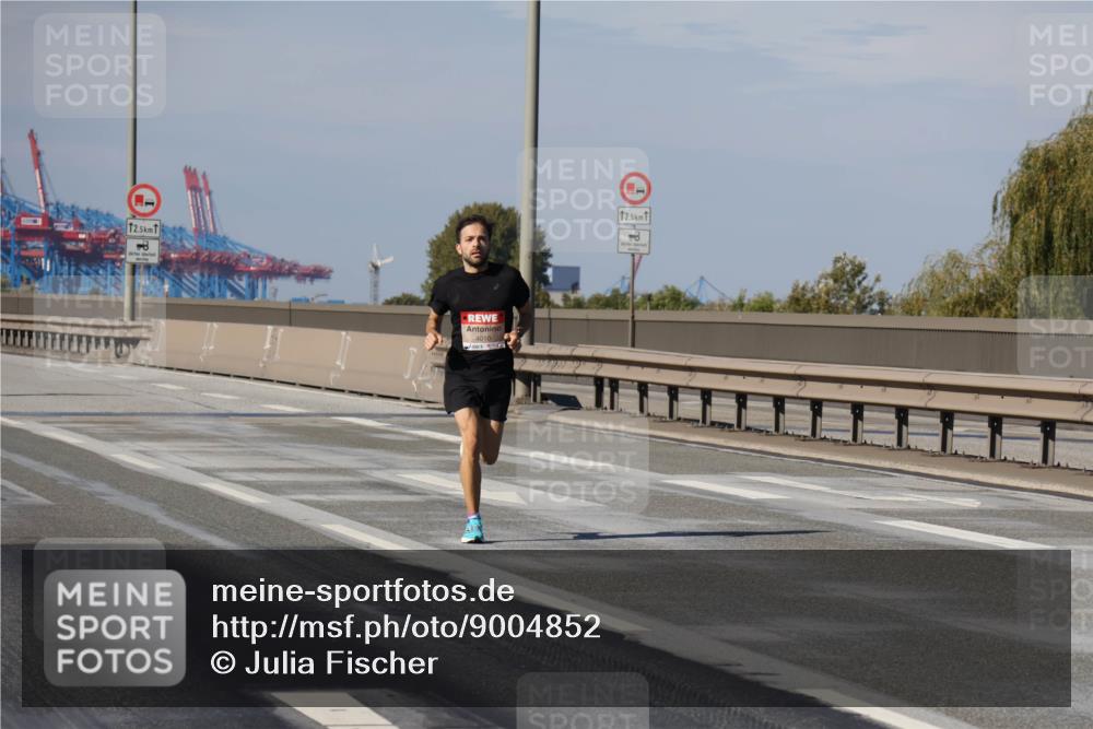 03.10.2025 - Köhlbrandbrückenlauf Julia Fischer http://msf.ph/oto/9004852 03.10.2025 12:36:04 Position 3  meine-sportfotos.de