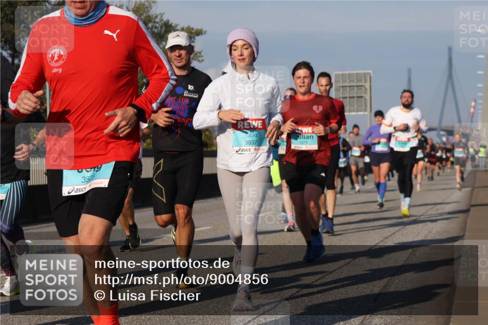 03.10.2025 - Köhlbrandbrückenlauf Luisa Fischer http://msf.ph/oto/9004856 03.10.2025 10:46:32 Position 3 10, 3525, 3837, 1075 meine-sportfotos.de