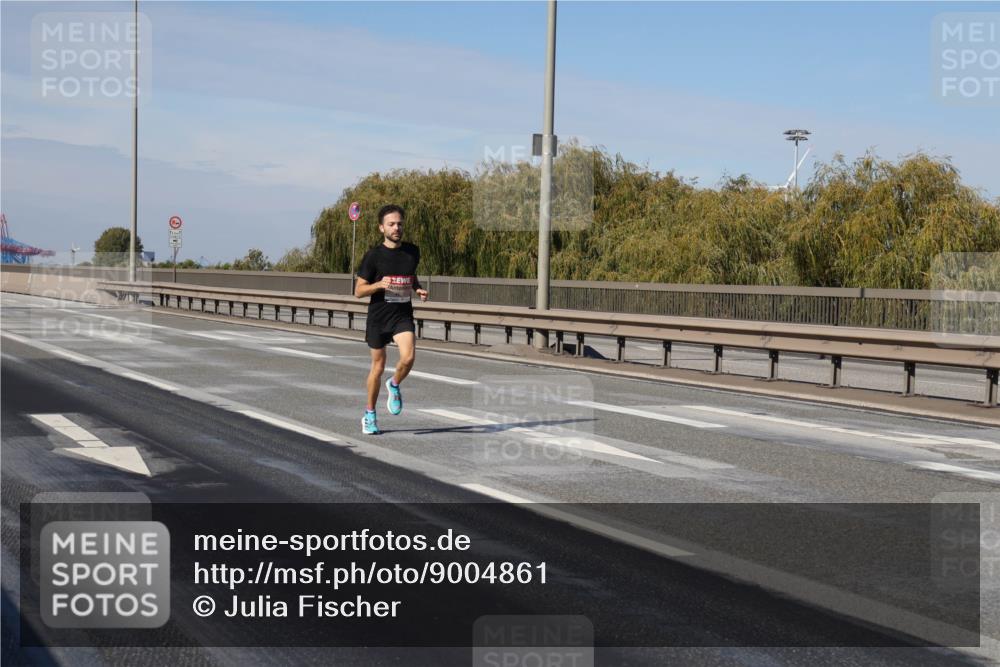 03.10.2025 - Köhlbrandbrückenlauf Julia Fischer http://msf.ph/oto/9004861 03.10.2025 12:36:07 Position 3  meine-sportfotos.de