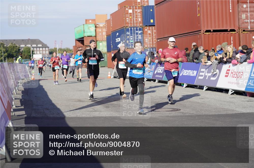 03.10.2025 - Köhlbrandbrückenlauf Michael Burmester http://msf.ph/oto/9004870 03.10.2025 10:07:30 Ziel 1014, 1363, 1410, 1532, 1764, 1774, 1886, 2696, 2807, 2990, 3250, 3497 meine-sportfotos.de