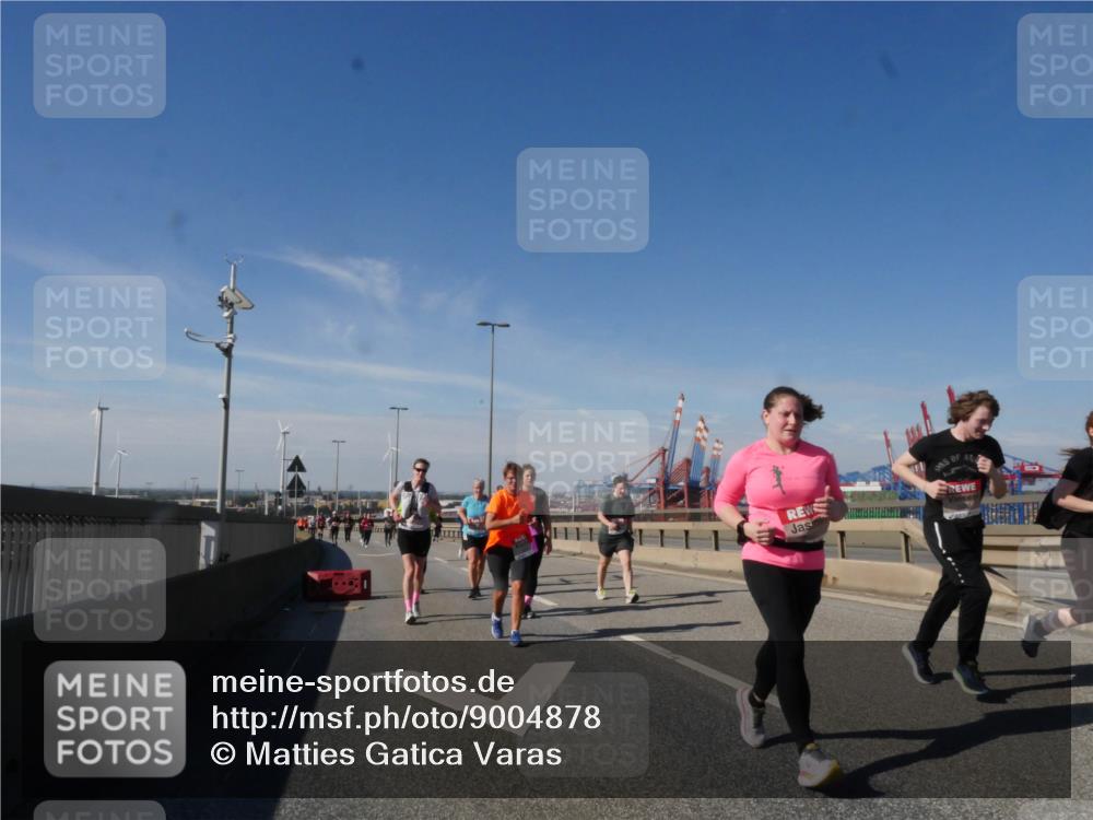03.10.2025 - Köhlbrandbrückenlauf Matties Gatica Varas http://msf.ph/oto/9004878 03.10.2025 12:58:46 Position 2  meine-sportfotos.de
