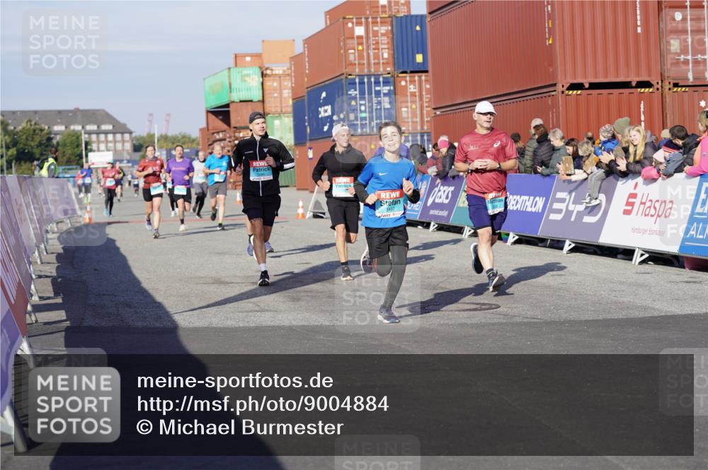 03.10.2025 - Köhlbrandbrückenlauf Michael Burmester http://msf.ph/oto/9004884 03.10.2025 10:07:30 Ziel 1014, 1363, 1410, 1532, 1764, 1774, 1886, 2696, 2807, 2990, 3250, 3497 meine-sportfotos.de