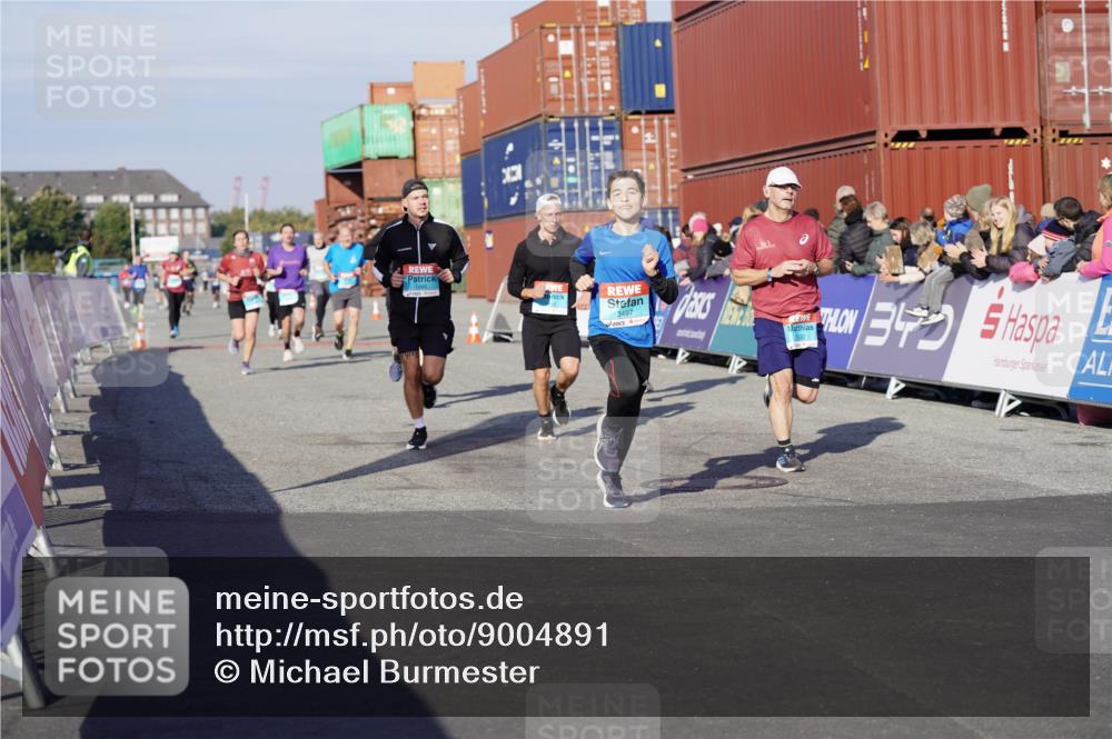 03.10.2025 - Köhlbrandbrückenlauf Michael Burmester http://msf.ph/oto/9004891 03.10.2025 10:07:30 Ziel 1014, 1363, 1410, 1532, 1764, 1774, 1886, 2696, 2807, 2990, 3250, 3497 meine-sportfotos.de