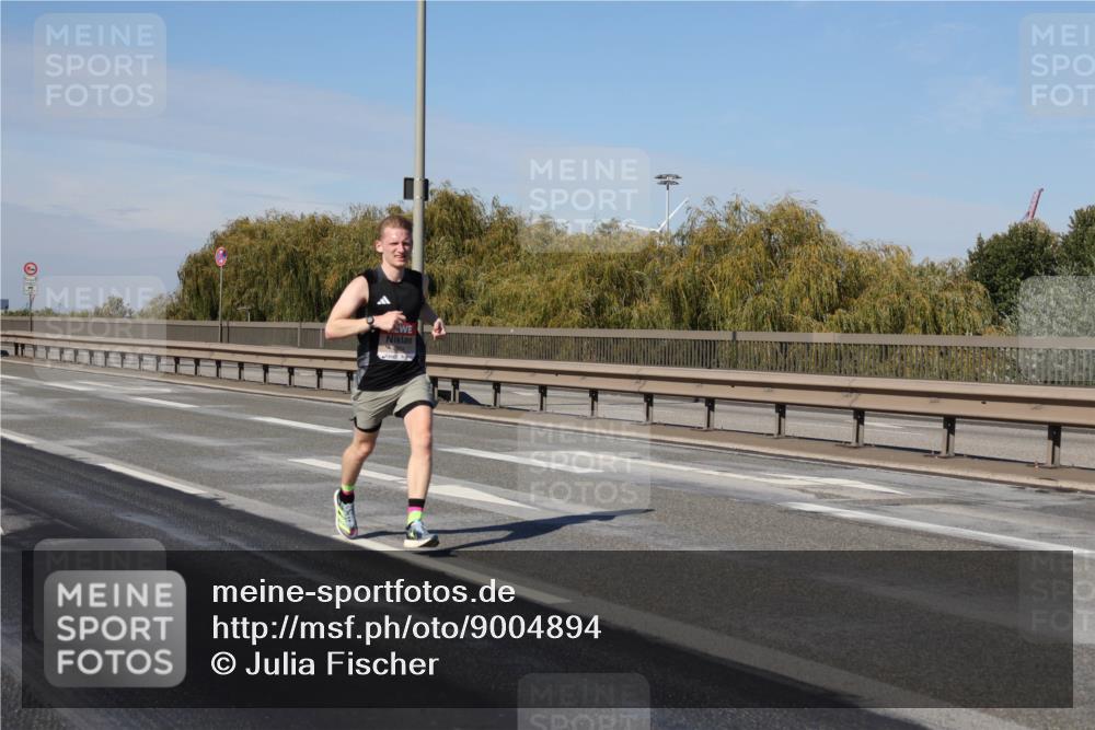 03.10.2025 - Köhlbrandbrückenlauf Julia Fischer http://msf.ph/oto/9004894 03.10.2025 12:36:16 Position 3  meine-sportfotos.de