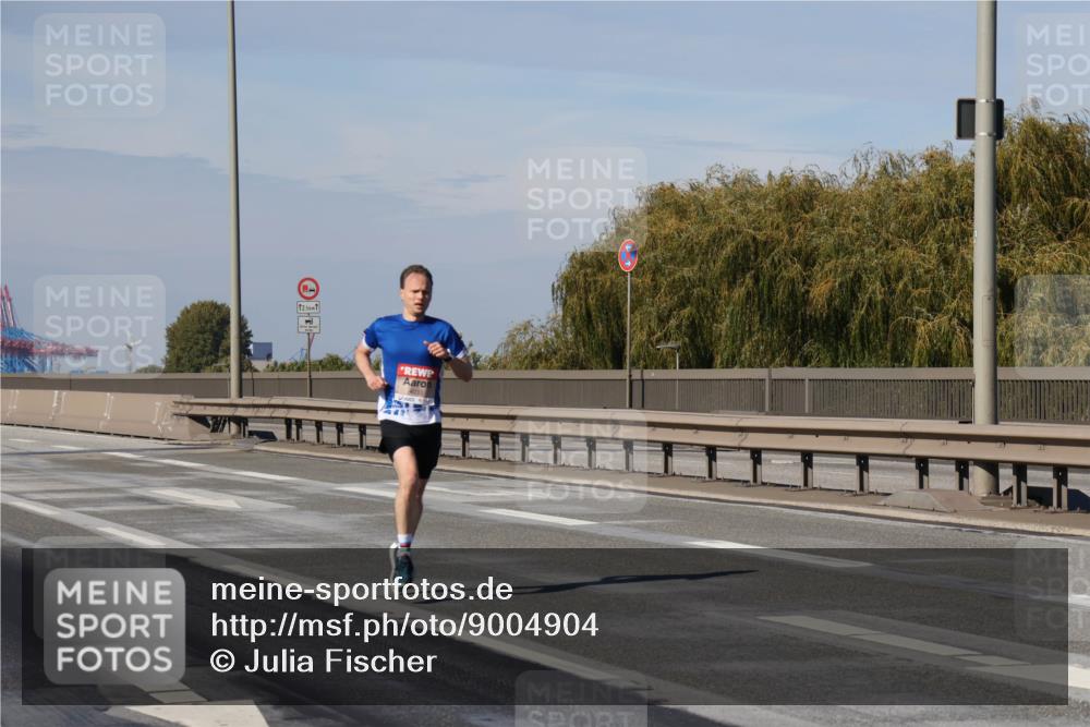 03.10.2025 - Köhlbrandbrückenlauf Julia Fischer http://msf.ph/oto/9004904 03.10.2025 12:36:29 Position 3 12, 5 meine-sportfotos.de