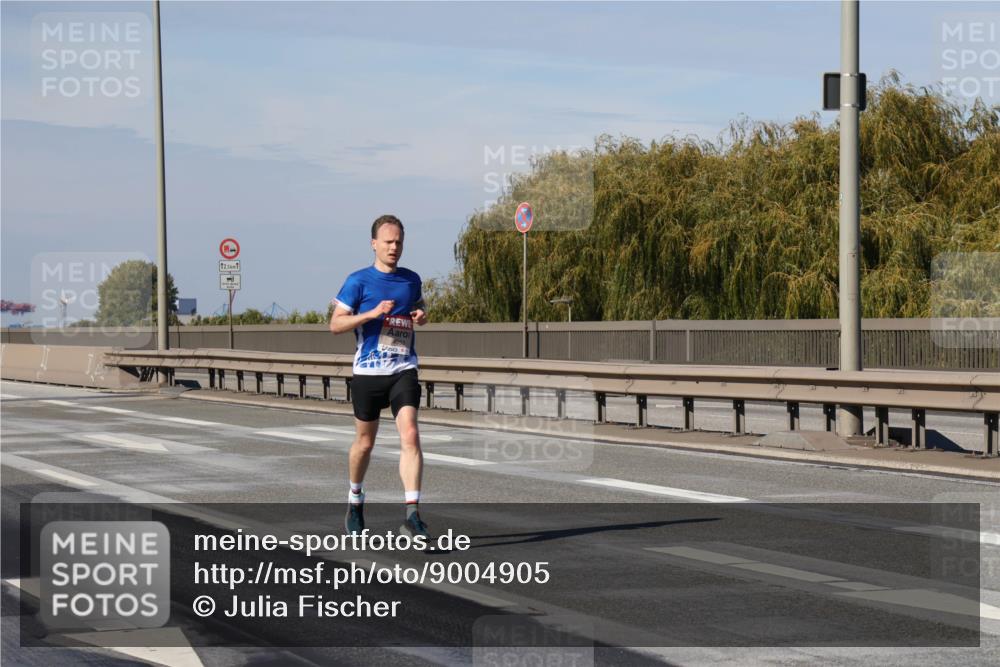 03.10.2025 - Köhlbrandbrückenlauf Julia Fischer http://msf.ph/oto/9004905 03.10.2025 12:36:29 Position 3 12, 5 meine-sportfotos.de