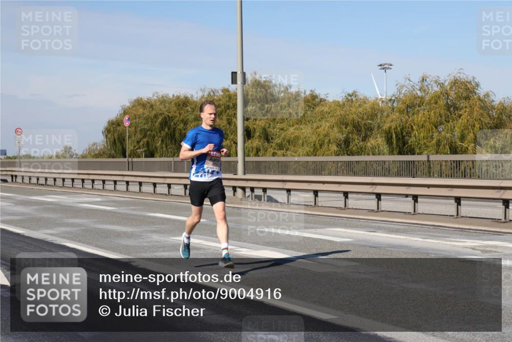 03.10.2025 - Köhlbrandbrückenlauf Julia Fischer http://msf.ph/oto/9004916 03.10.2025 12:36:31 Position 3  meine-sportfotos.de