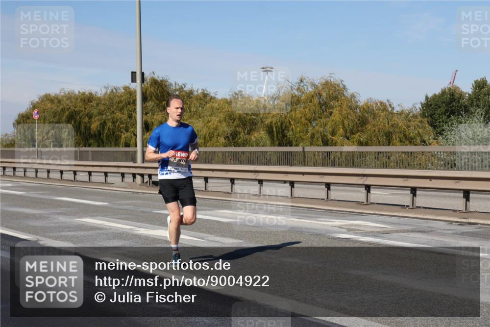 03.10.2025 - Köhlbrandbrückenlauf Julia Fischer http://msf.ph/oto/9004922 03.10.2025 12:36:31 Position 3  meine-sportfotos.de